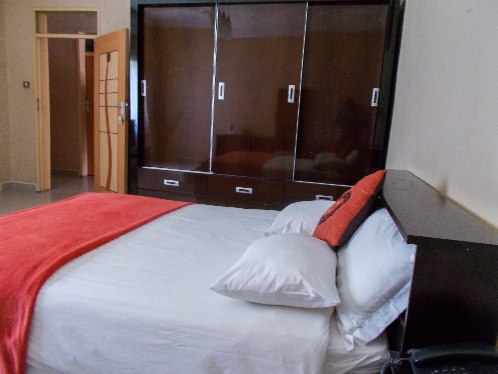 Waterfalls Hotel Лусака Екстериор снимка