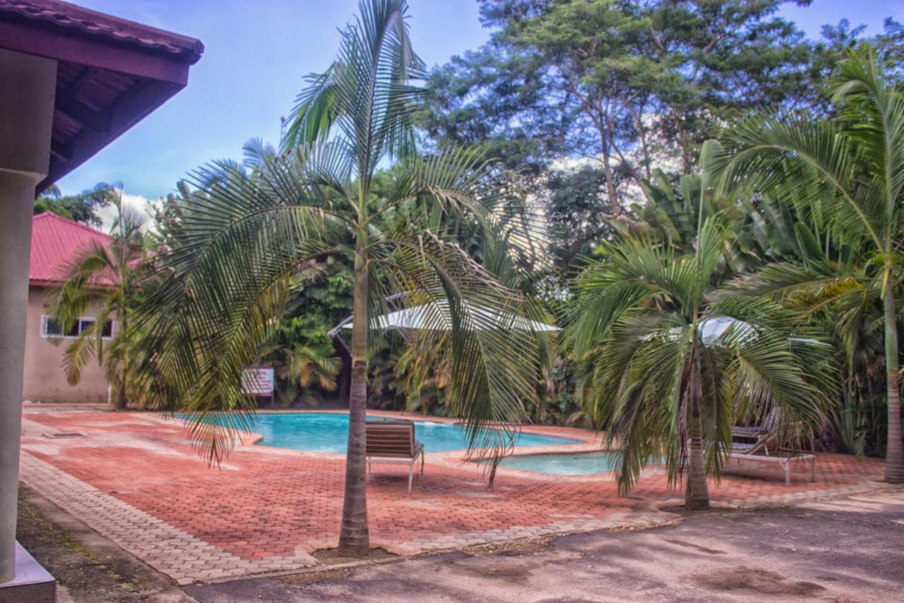 Waterfalls Hotel Лусака Екстериор снимка
